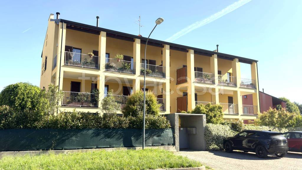 appartamento in vendita a Vimercate in zona Oreno