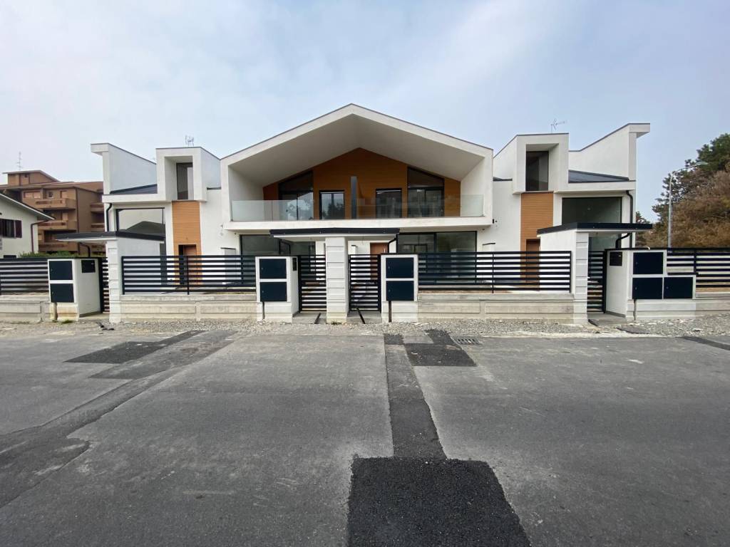 casa indipendente in vendita a Vimercate in zona Centro Storico