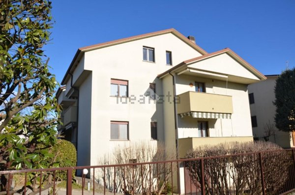 appartamento in vendita a Vimercate in zona Ruginello / Oldaniga