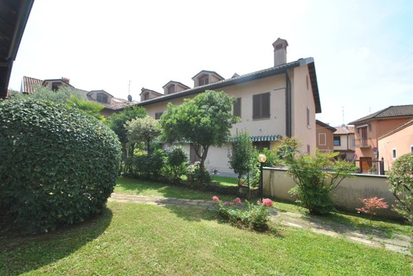 appartamento in vendita a Vimercate in zona Centro Storico