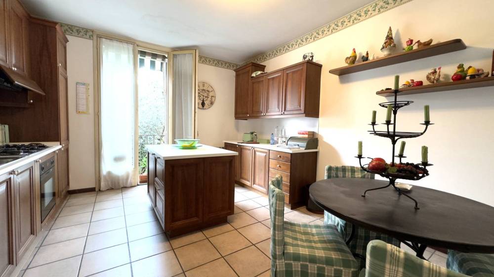 appartamento in vendita a Vimercate in zona Centro Storico