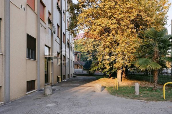 appartamento in vendita a Vimercate in zona Centro Storico