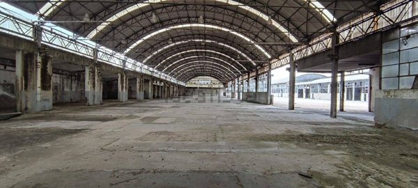 capannone in vendita a Vimercate