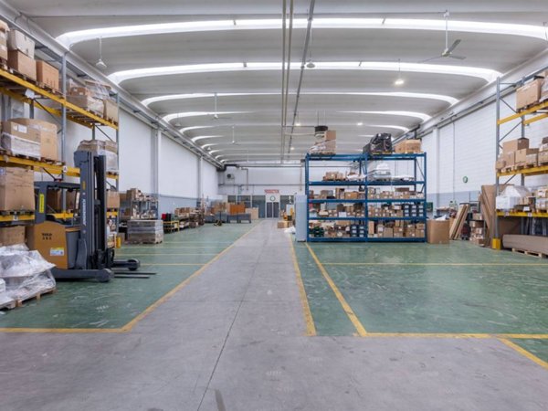 capannone in vendita a Vimercate