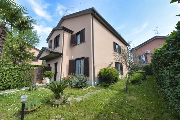 casa indipendente in vendita a Vimercate in zona Velasca