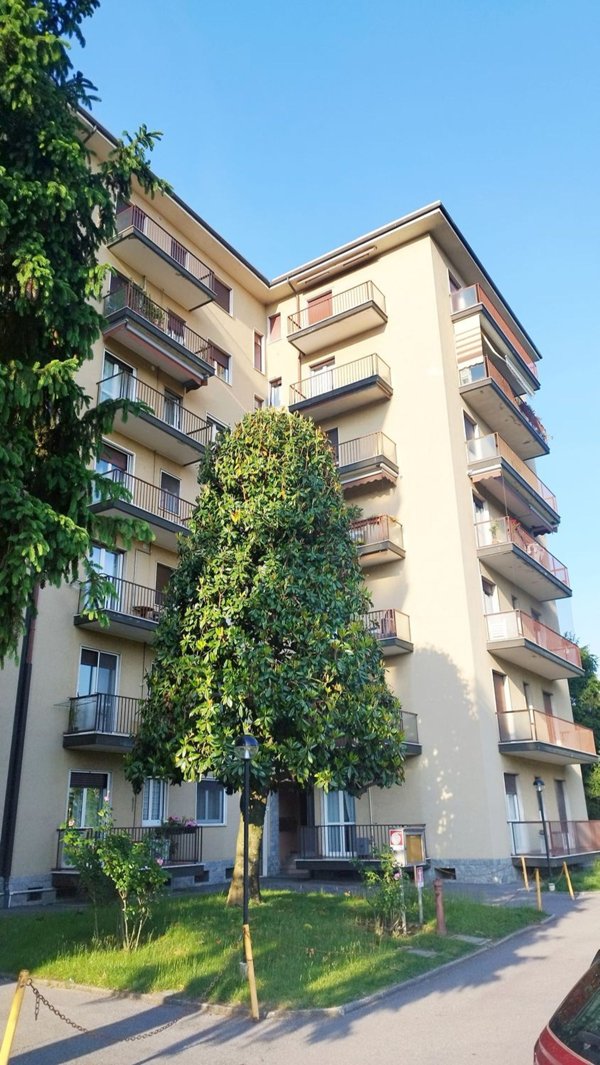 appartamento in vendita a Vimercate in zona Centro Storico