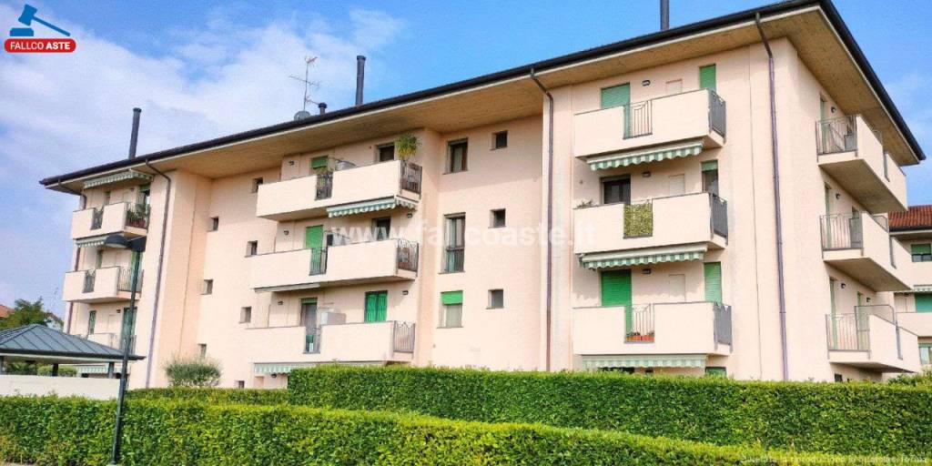 appartamento in vendita a Vimercate in zona Ruginello / Oldaniga