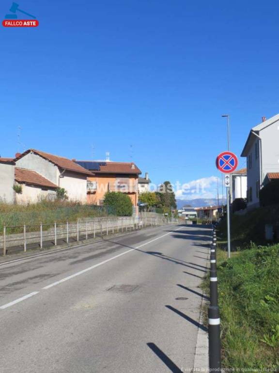 locale commerciale in vendita a Vimercate in zona Ruginello / Oldaniga