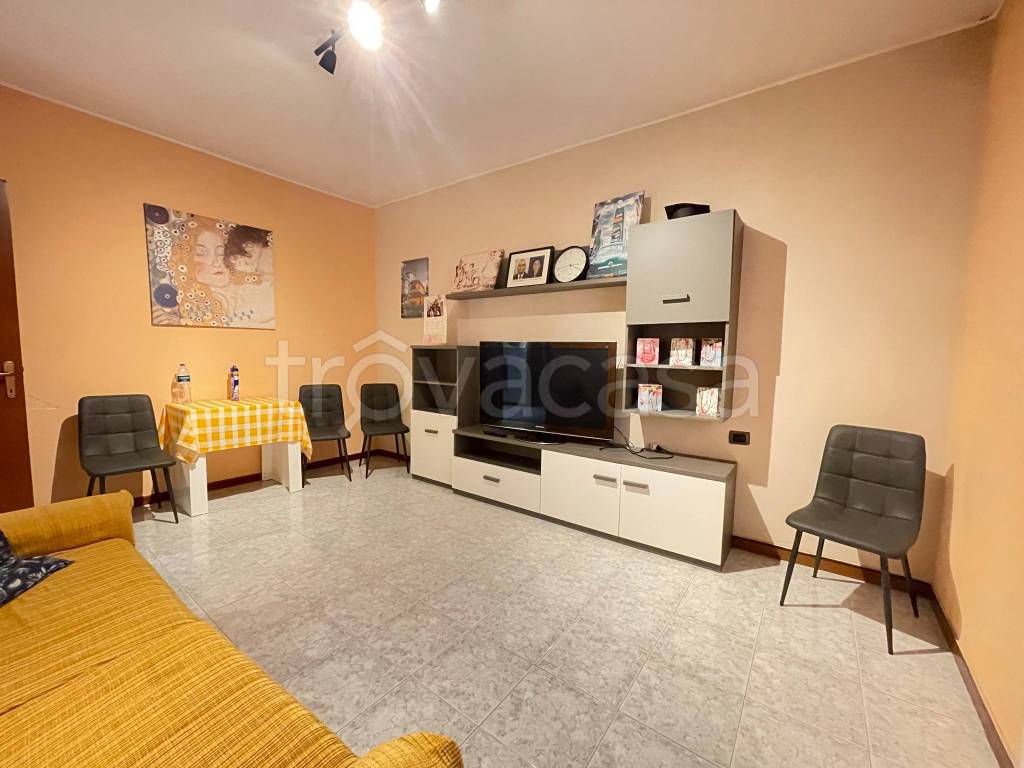 appartamento in vendita a Vimercate in zona Centro Storico