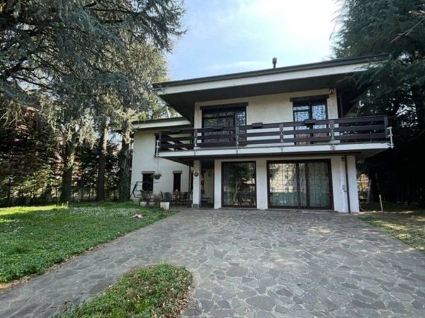 casa indipendente in vendita a Vimercate in zona Centro Storico