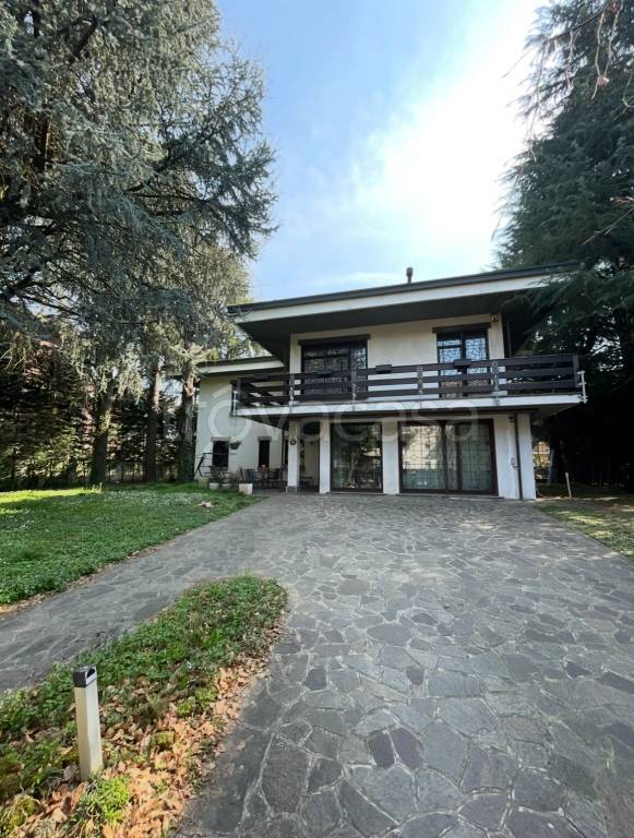 casa indipendente in vendita a Vimercate in zona Centro Storico