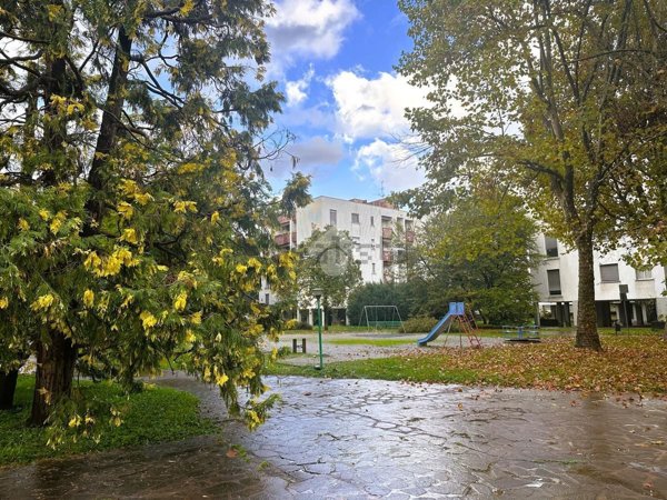 appartamento in vendita a Vimercate in zona Centro Storico