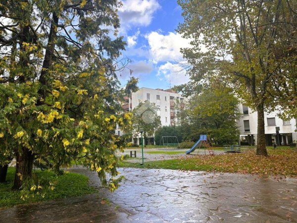 appartamento in vendita a Vimercate in zona Centro Storico