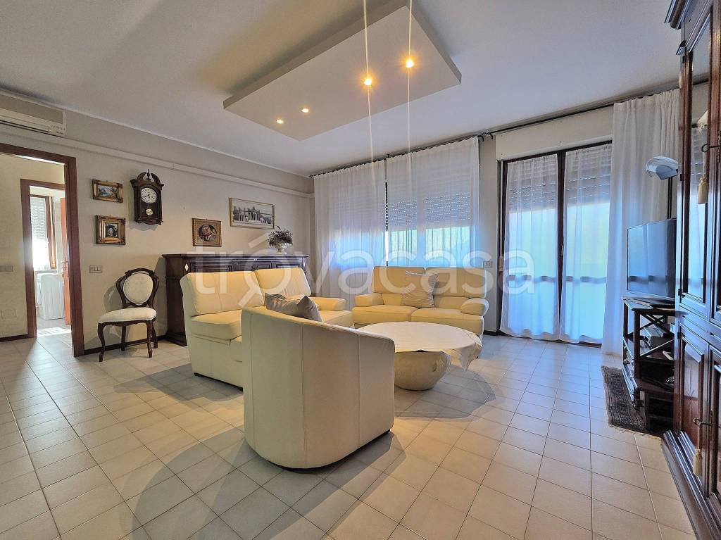 appartamento in vendita a Vimercate in zona Oreno