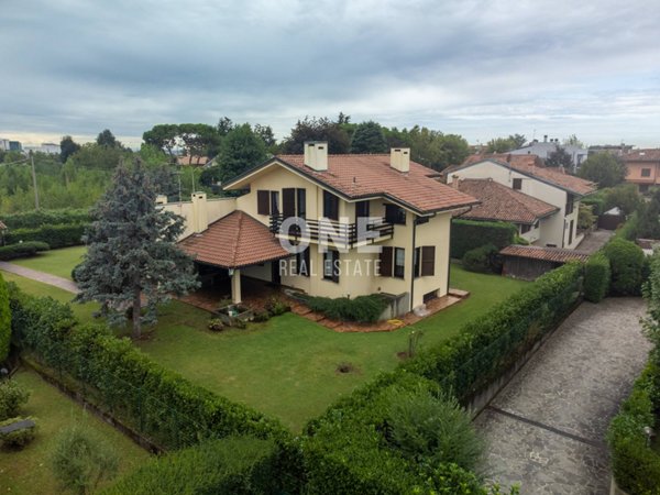 casa indipendente in vendita a Vimercate in zona Oreno