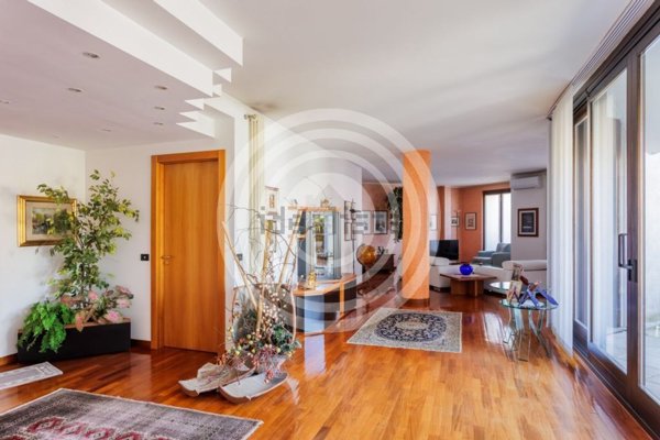 appartamento in vendita a Vimercate in zona Centro Storico