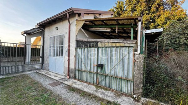 locale di sgombero in vendita a Vimercate in zona Ruginello / Oldaniga