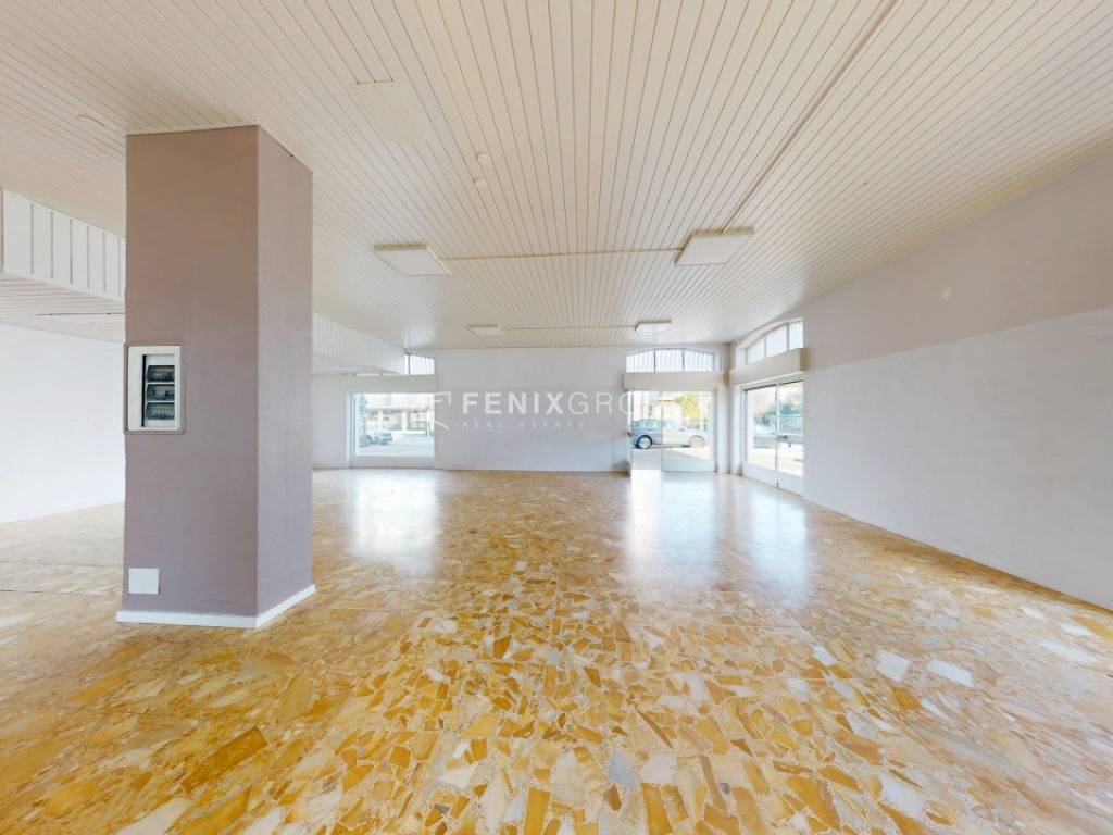 negozio in vendita a Vimercate in zona Oreno