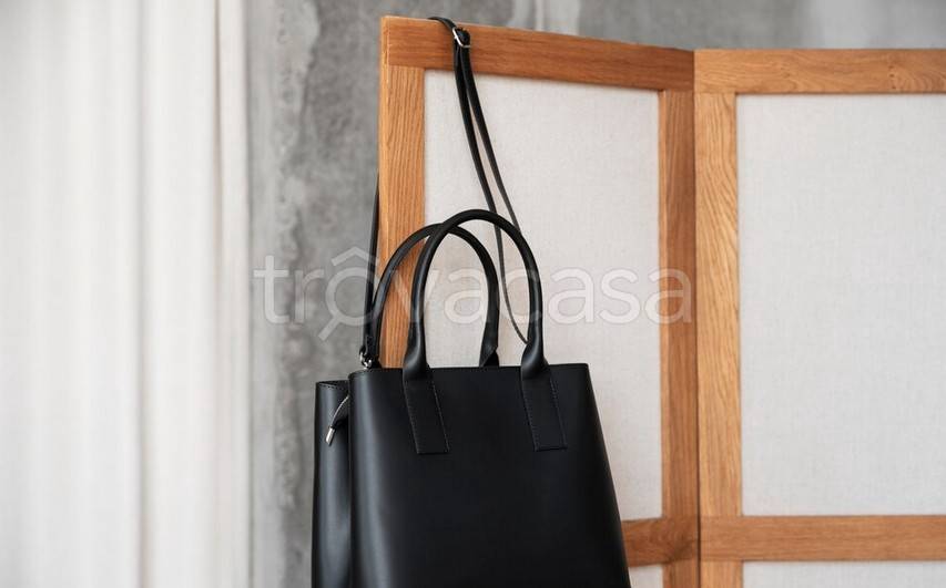 negozio in vendita a Vimercate in zona Centro Storico