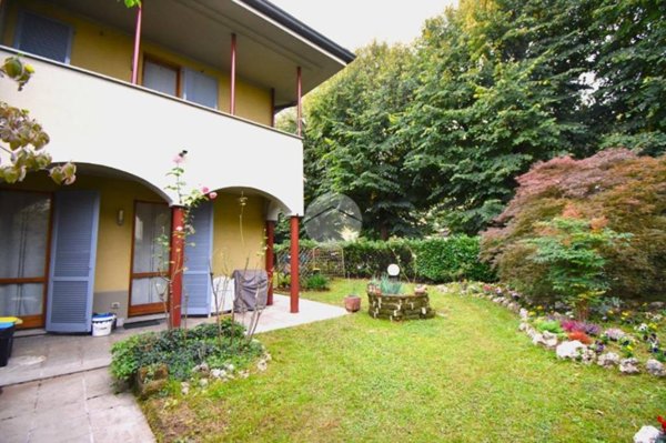 casa indipendente in vendita a Vimercate in zona Oreno