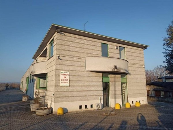 locale commerciale in vendita a Vimercate