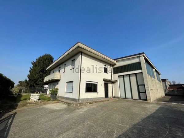 capannone in vendita a Vimercate