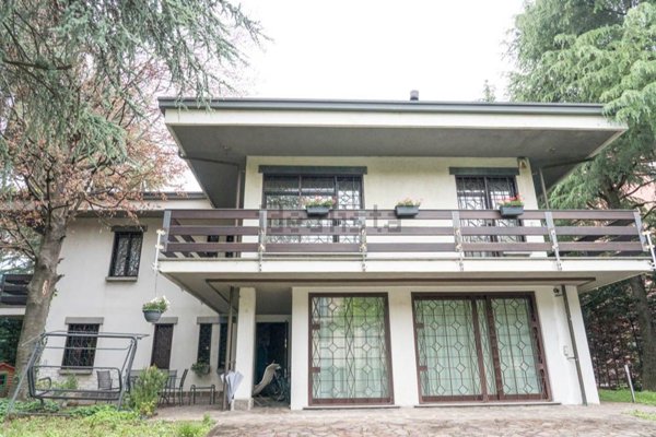 casa indipendente in vendita a Vimercate in zona Centro Storico