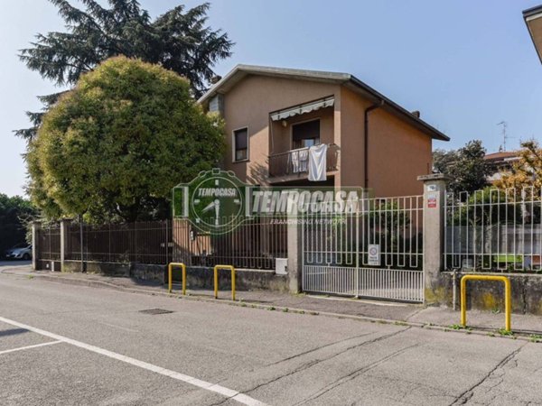 casa indipendente in vendita a Vimercate in zona Centro Storico