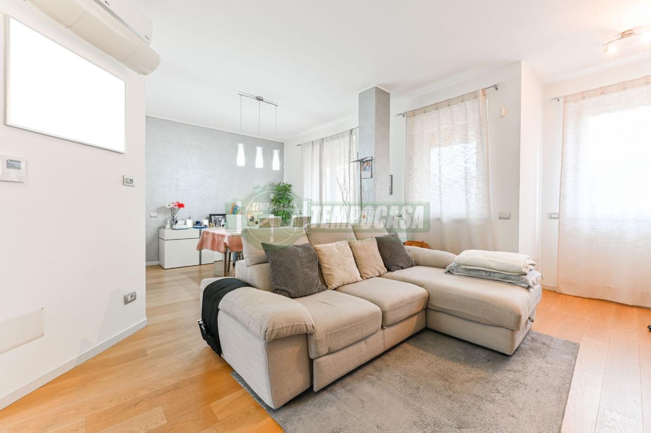 casa indipendente in vendita a Vimercate