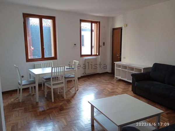 appartamento in vendita a Vimercate in zona Centro Storico