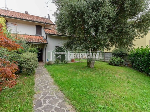 casa indipendente in vendita a Vimercate in zona Ruginello / Oldaniga