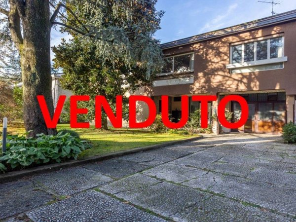 casa indipendente in vendita a Vimercate in zona Centro Storico