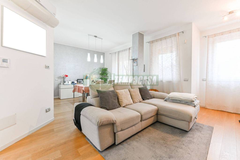 casa indipendente in vendita a Vimercate