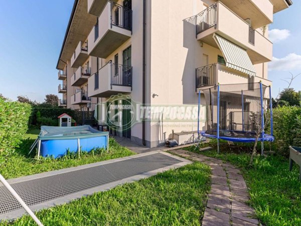 appartamento in vendita a Vimercate in zona Ruginello / Oldaniga