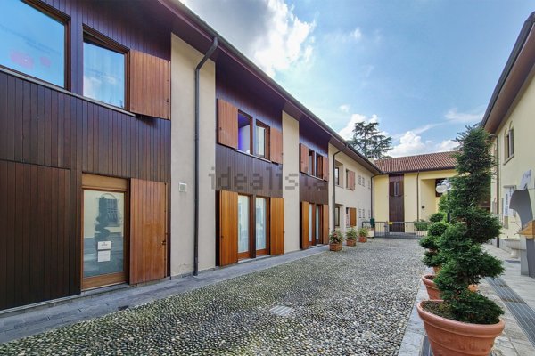 appartamento in vendita a Vimercate in zona Centro Storico