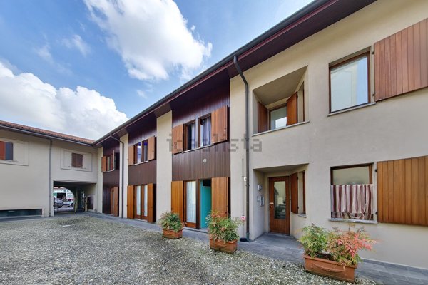 appartamento in vendita a Vimercate in zona Centro Storico