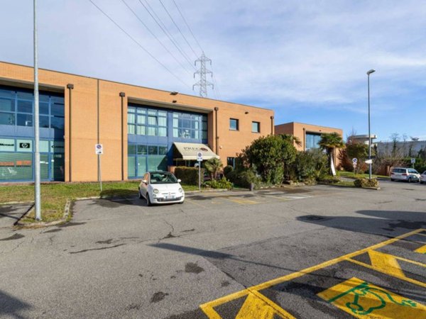 ufficio in vendita a Vimercate in zona Velasca