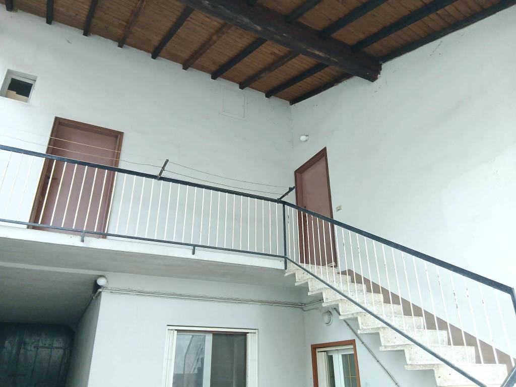 appartamento in vendita a Vimercate in zona Centro Storico