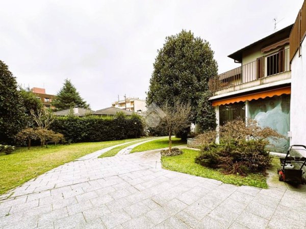 casa indipendente in vendita a Vimercate