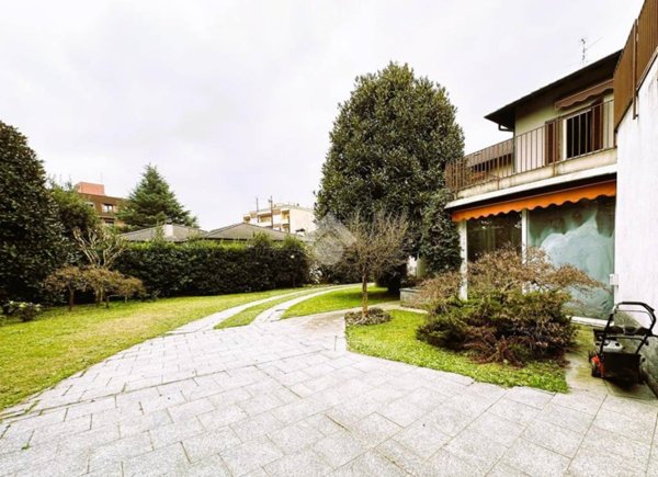 casa indipendente in vendita a Vimercate