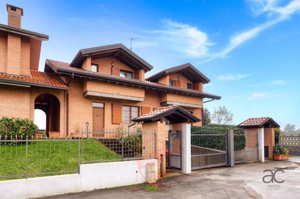 casa indipendente in vendita a Vimercate in zona Centro Storico