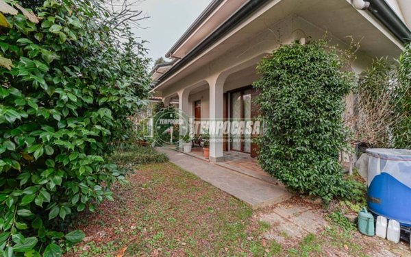 casa indipendente in vendita a Vimercate in zona Velasca