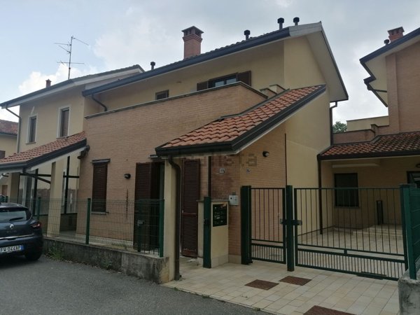 appartamento in vendita a Vimercate in zona Oreno