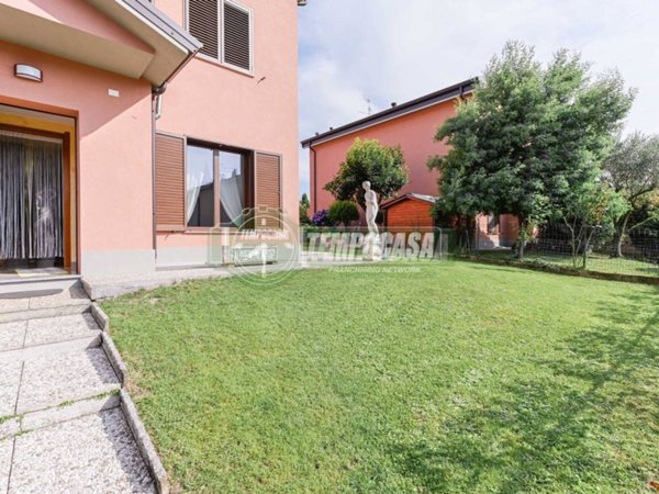 casa indipendente in vendita a Vimercate in zona Velasca