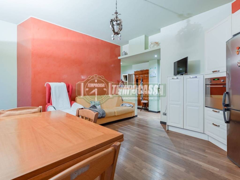 appartamento in vendita a Vimercate in zona Oreno