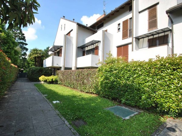 appartamento in vendita a Vimercate in zona Oreno