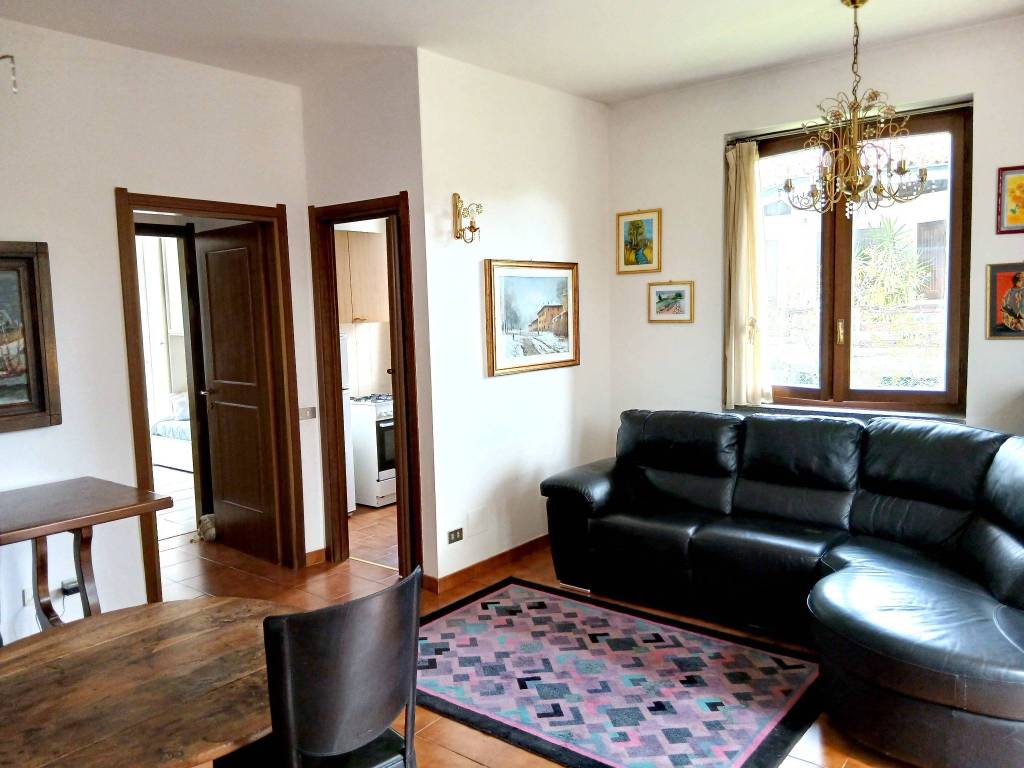 appartamento in vendita a Vimercate in zona Oreno