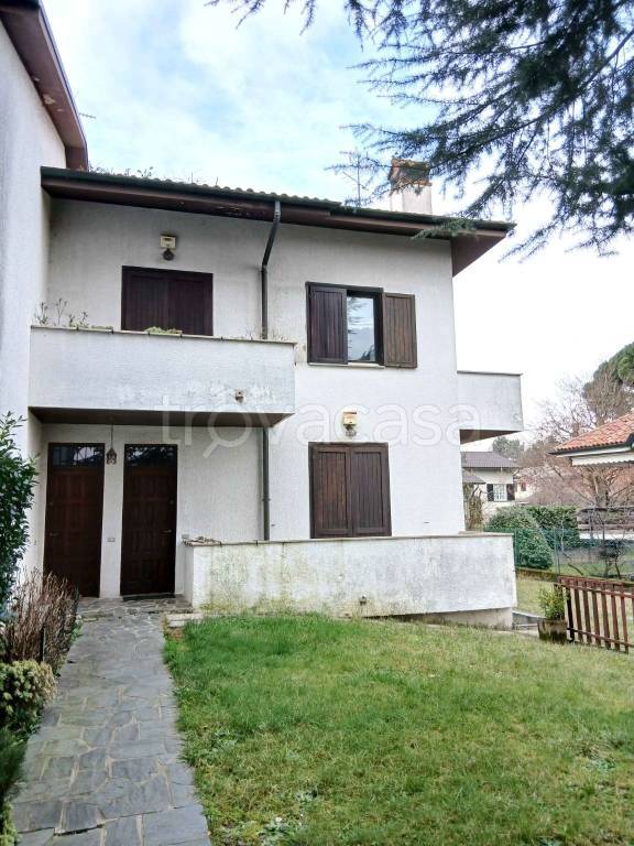 appartamento in vendita a Vimercate in zona Oreno