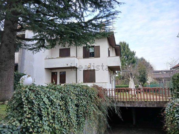 appartamento in vendita a Vimercate in zona Oreno