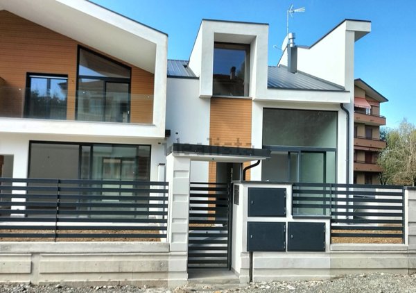 casa indipendente in vendita a Vimercate